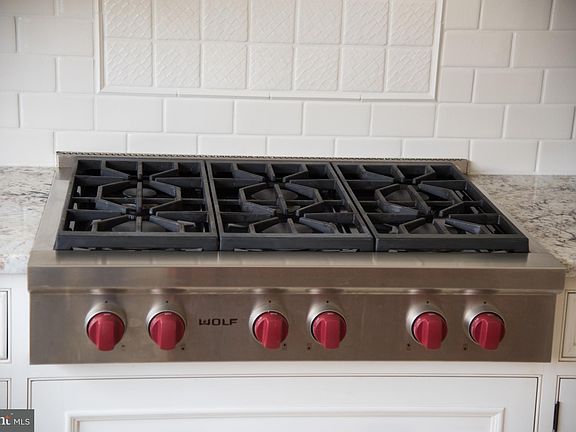 2nd image of 7106 Bloomsbury Ln