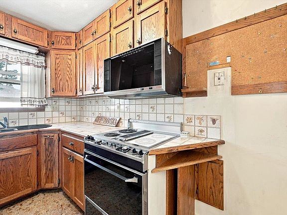 5th image of 1004 Saint Joseph St