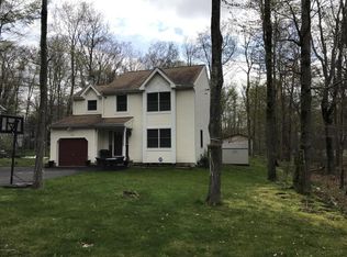3348 Oberon Rd, Tobyhanna, PA 18466