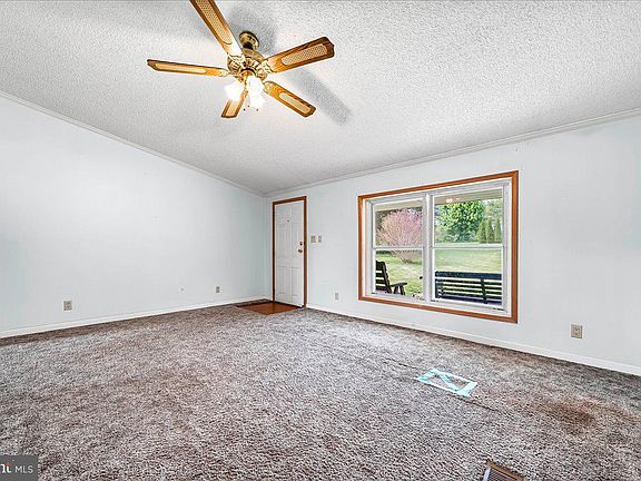 5th image of 131 Cedarcroft Rd