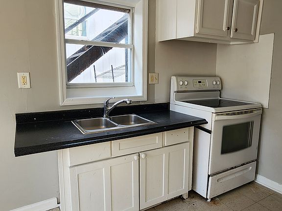 4th image of 1920 Leland St #A