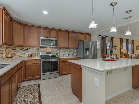 2nd image of 6727 Hickory Creek Dr