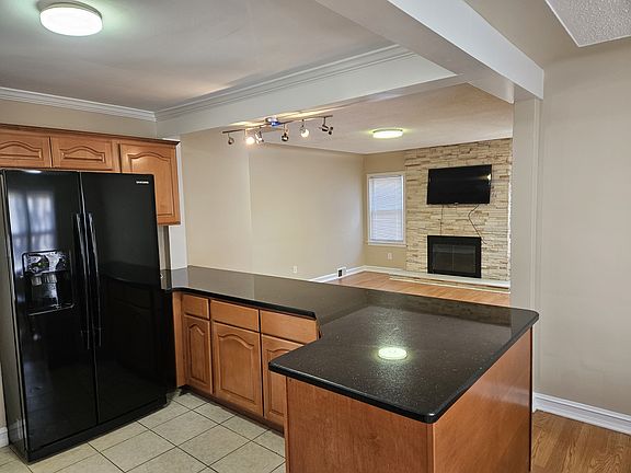 4th image of 1390 Anita Ave