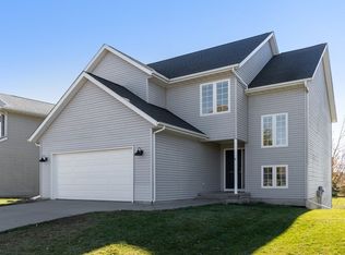 1033 Fairview Ln, North Liberty, IA 52317