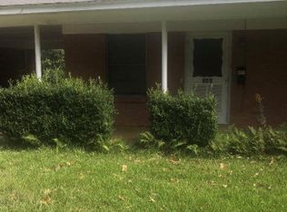 206 Lakeshore Dr, Palestine, TX 75801