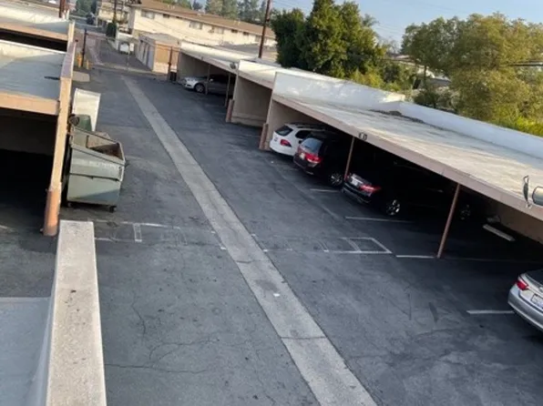 STUNNING APARTMENT! GREAT LOCATION! POOL PROPERTY