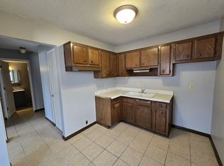215 Baltimore St APT 3, Waterloo, IA 50701
