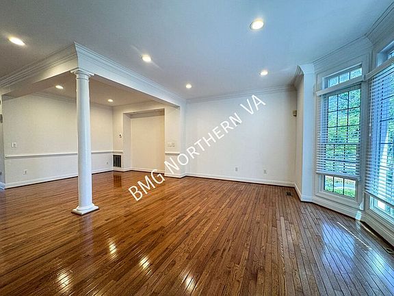 3rd image of 3091 McKinnon Way