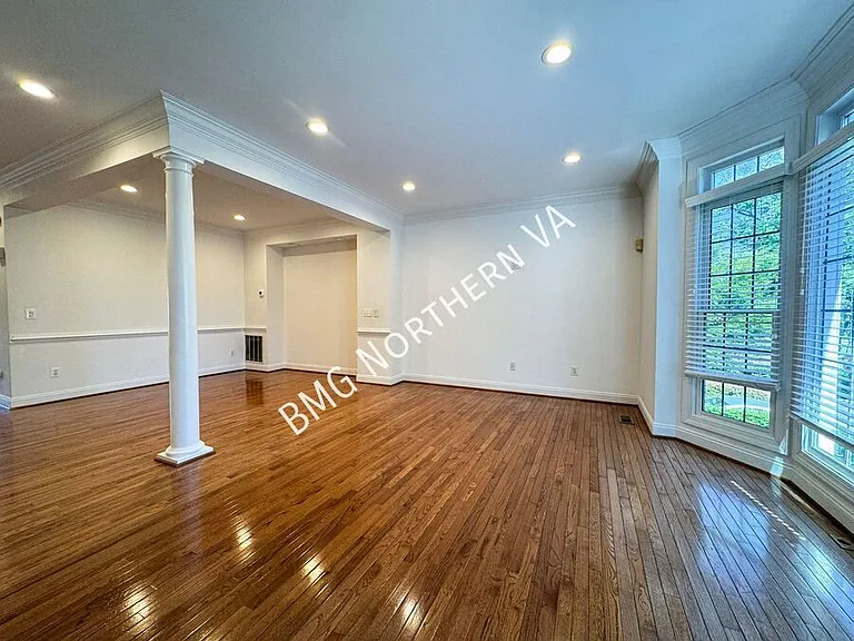 3091 McKinnon Way — Photo 3