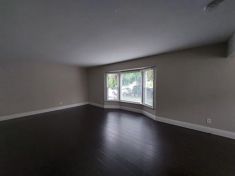 2360 Cedar Ave — Photo 6