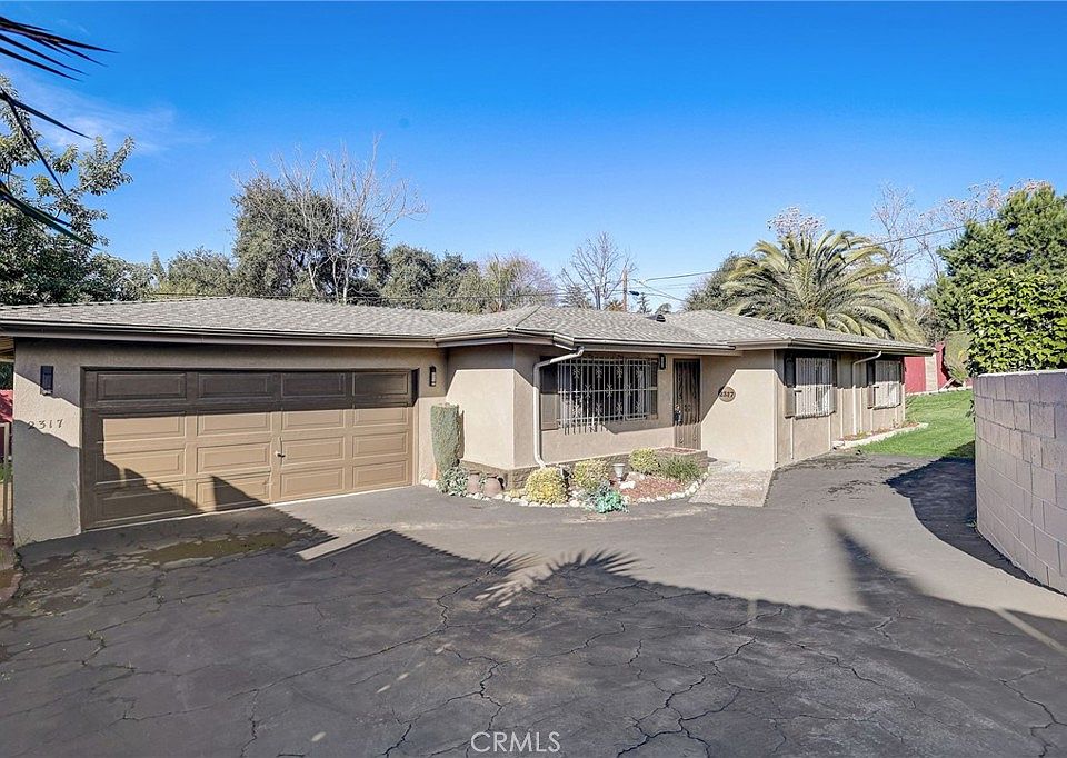 1st image of 2317 Navarro Ave