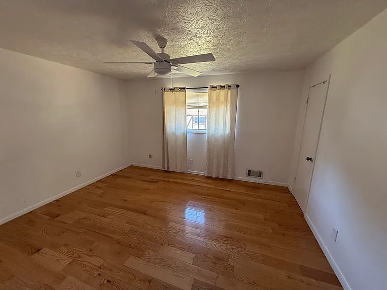 2956 N Dekalb Dr #D — Photo 9
