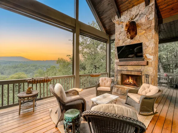 210 Hearth Stone Way, Cashiers, NC 28717