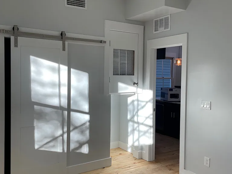 1930 Hubbard St #1 — Photo 6