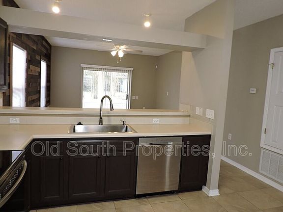 3rd image of 1489 Newcastle Way