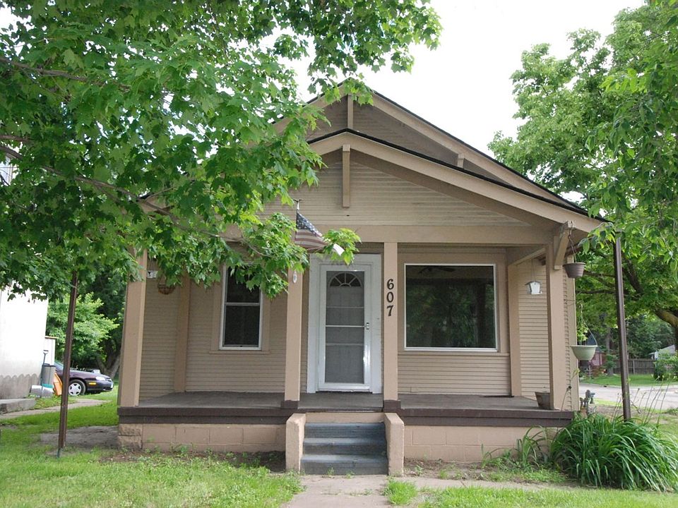 1st image of 607 W Broadway Ave