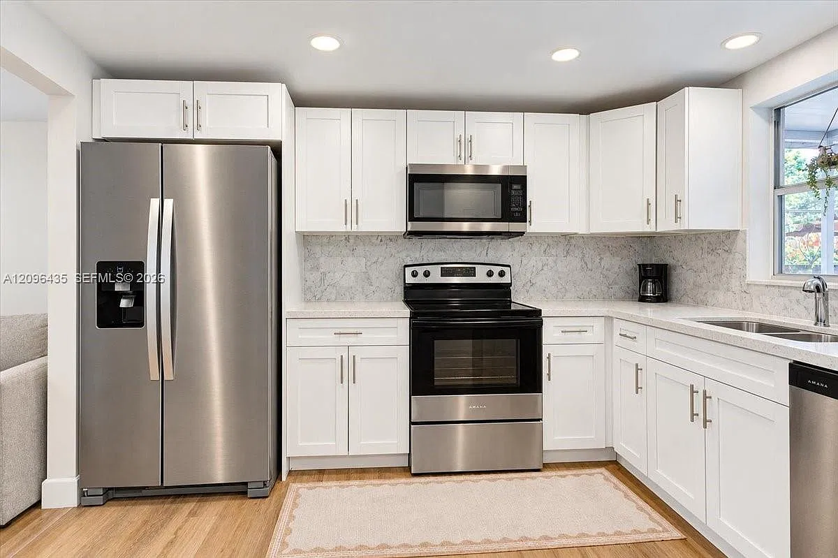 3 bed, 2.5 bath, 1420 sqft, $3,200 — Photo 3