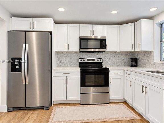 3rd image of 6526 SW 41st St
