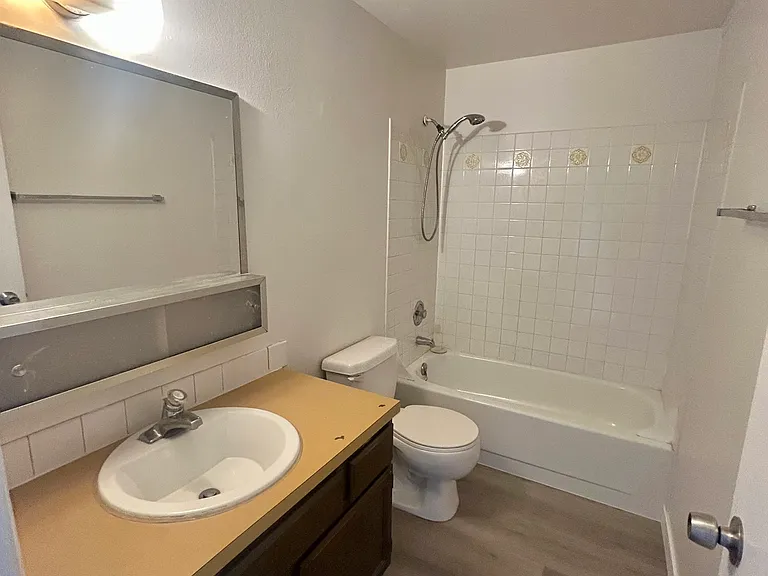 6109 N Colton St #16 — Photo 9