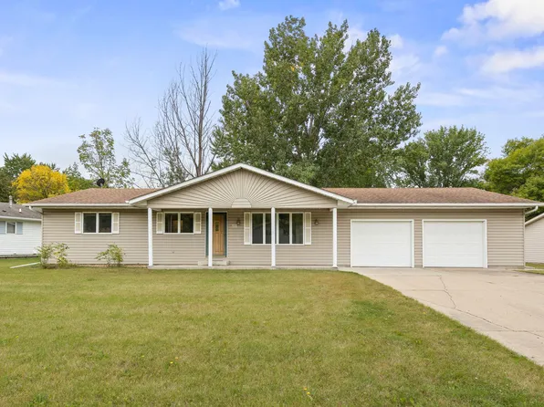 318 Stoney Point Rd SW, Hutchinson, MN 55350