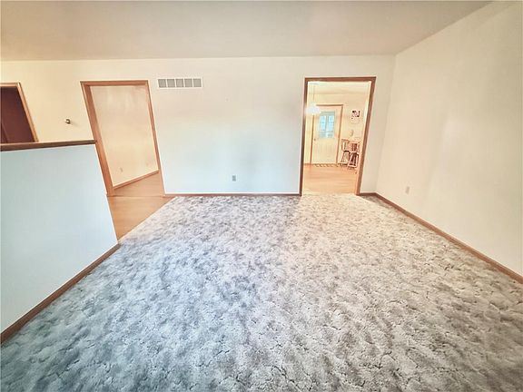 3rd image of 919 Forest St