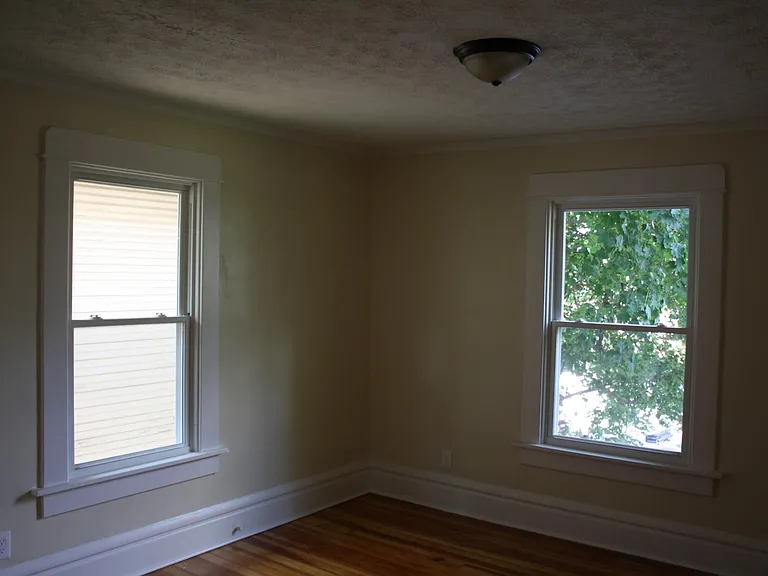 2394 Summit St — Photo 7