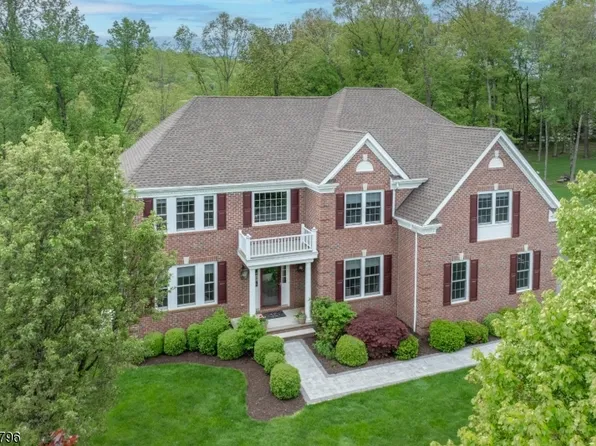 25 Shadow Hill Way, Washington Twp., NJ 07840