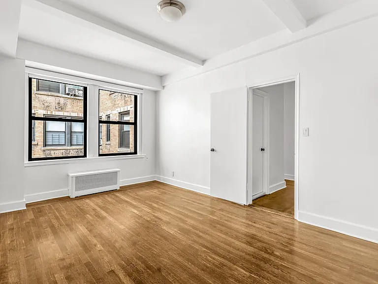 12 E 86th St #703 — Photo 7