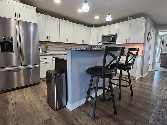 5th image of 114 Willow Cir