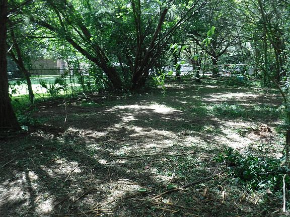 3rd image of 11818 Hazen Ave