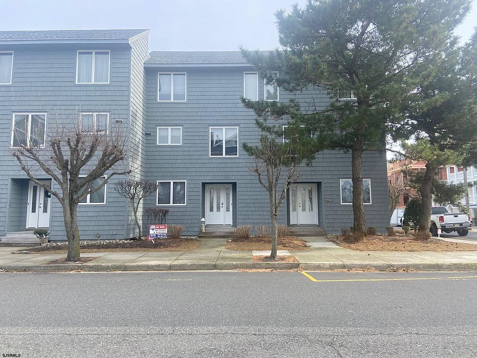 1st image of 225 Corinthian Ave #225