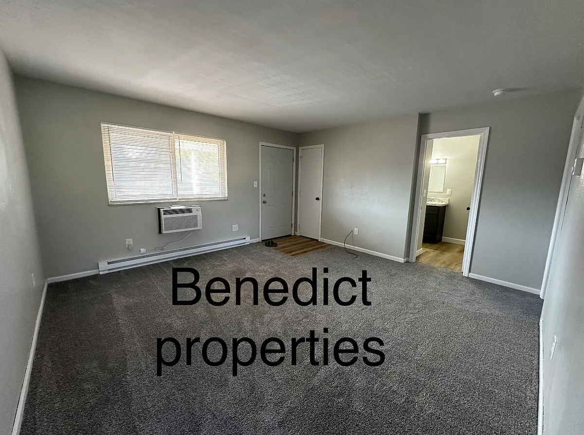 Building Photo - 920 N Detroit St #22