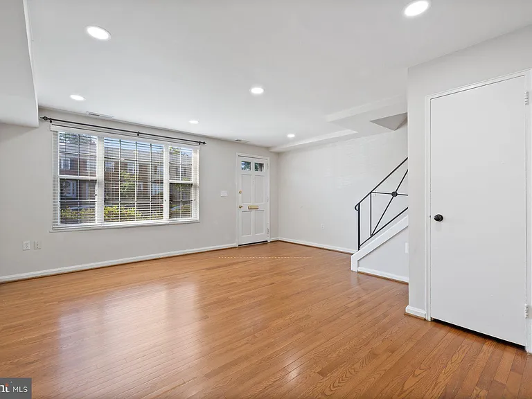 2512 N Dearing St — Photo 10