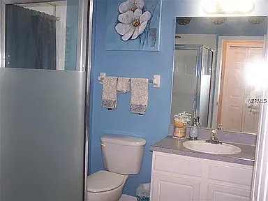 bathroom to the lanai