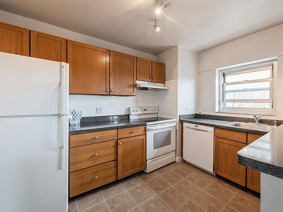 4th image of 4950 N Marine Dr APT 603