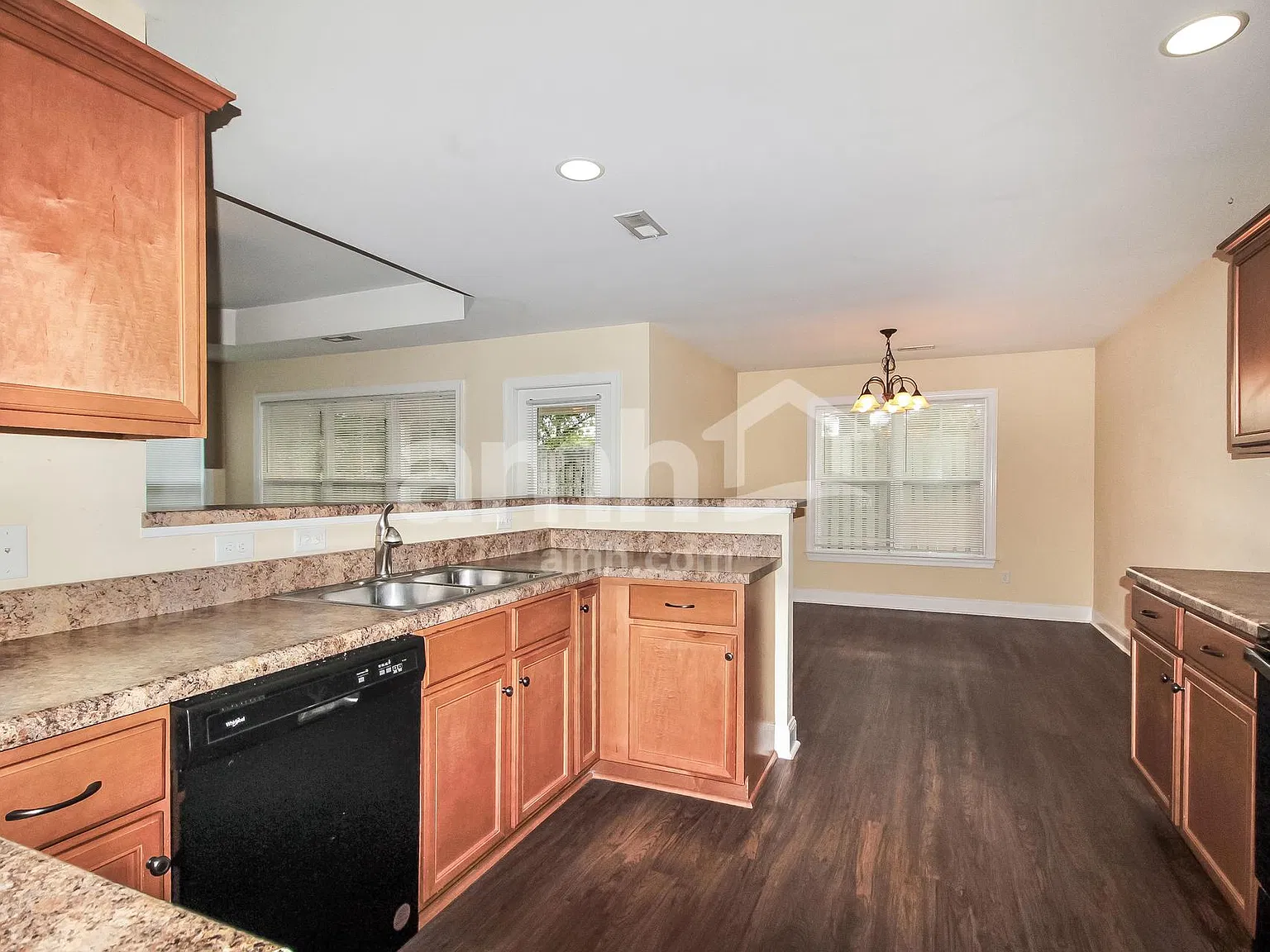 3 bed, 2.0 bath, 1633 sqft, $2,245 — Photo 3