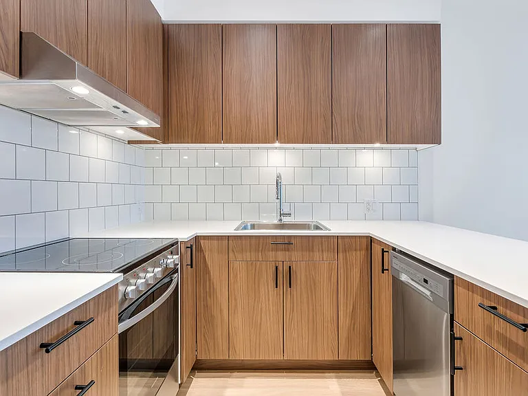 3455 Hastings St E — Photo 5