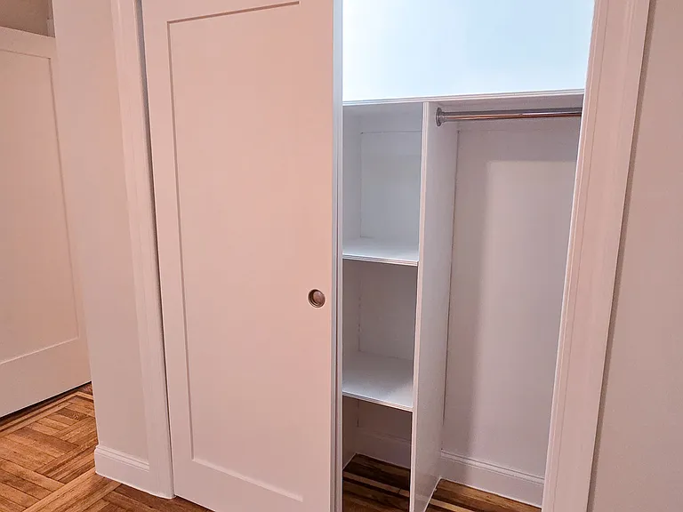 1404 Noble Ave #1G — Photo 9