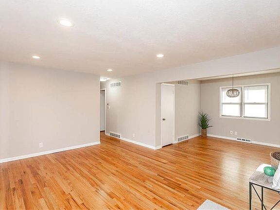 4th image of 7504 N Highland Ave