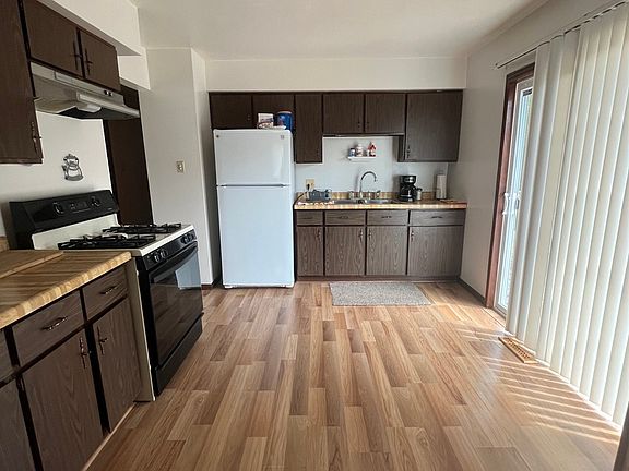 2nd image of 21607 Charlotte Ct