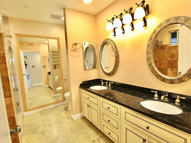 439 N Doheny Dr #107 — Photo 8