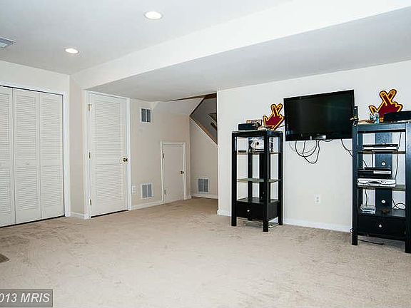 2nd image of 22 S Kingsbridge Ct