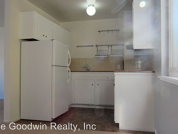 3rd image of 11 Crestline Dr APT 2