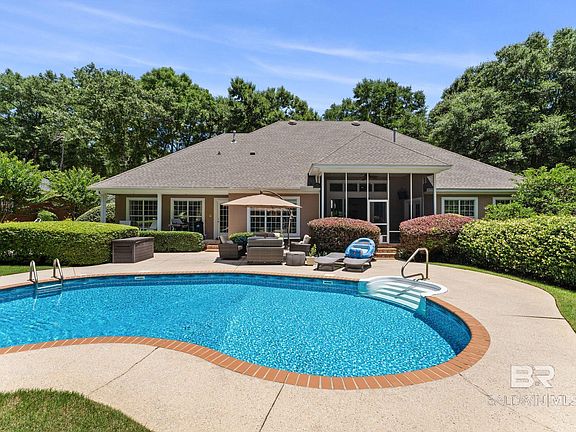 3rd image of 138 Easton Cir