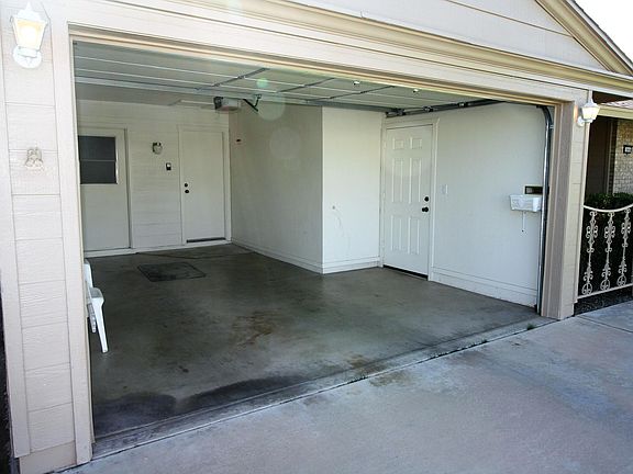 3rd image of 10444 W Roundelay Cir
