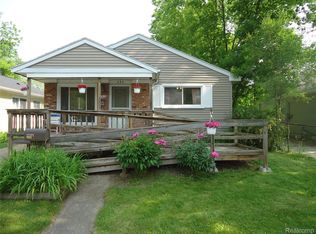 220 W Yale Ave, Pontiac, MI 48340