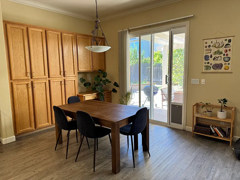 2142 Blackridge Ave — Photo 6