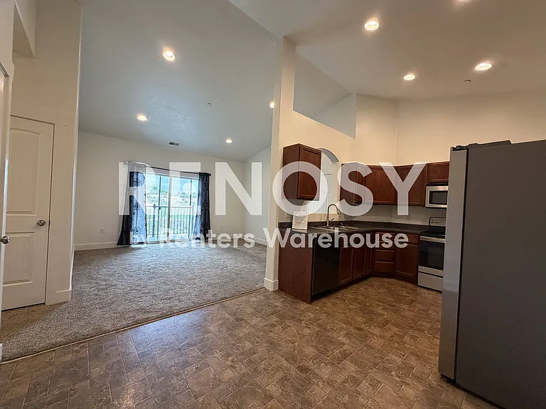 147 W Spring Hill Way — Photo 4