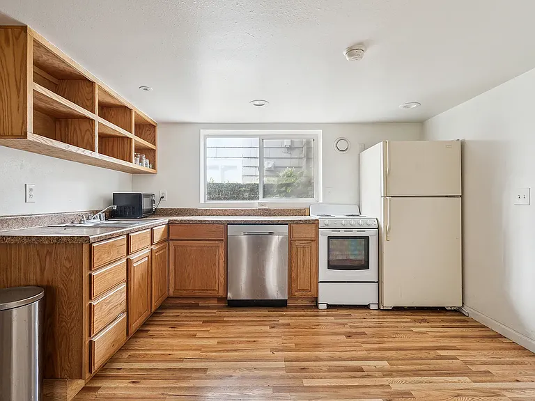 4708 7th Ave NE #B — Photo 1
