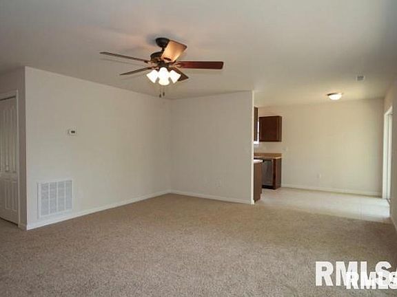5th image of 2106 Meadow Ln